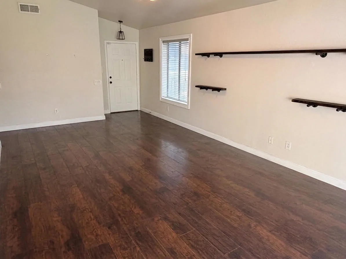 3 bed, 1334 sqft, $2,300 — Photo 3