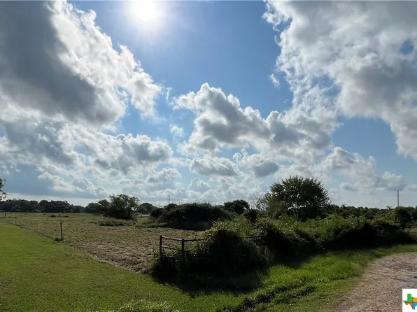 18 Tara, Inez, TX 77968