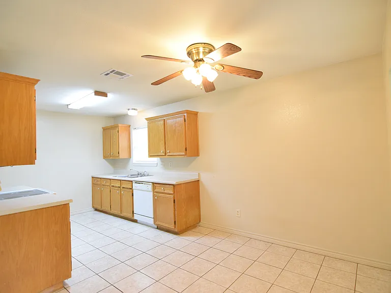 1505 Oleta St — Photo 4