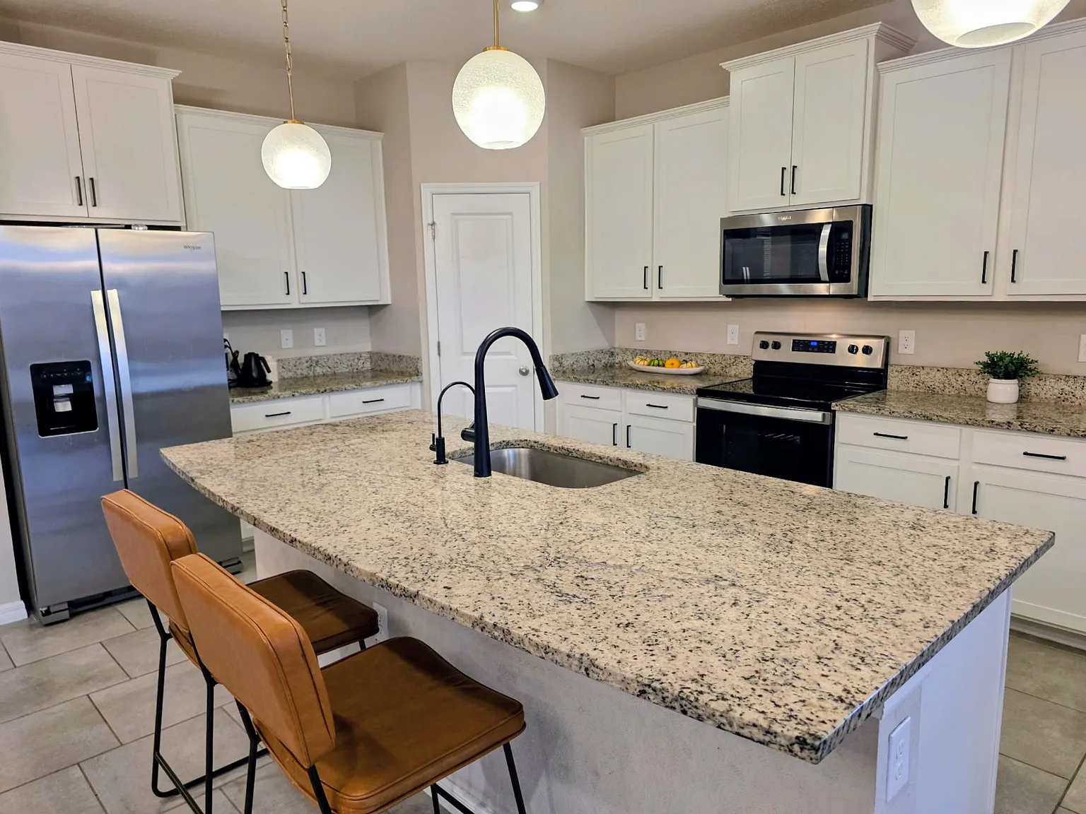 4 bed, 2045 sqft, $2,495 — Photo 2