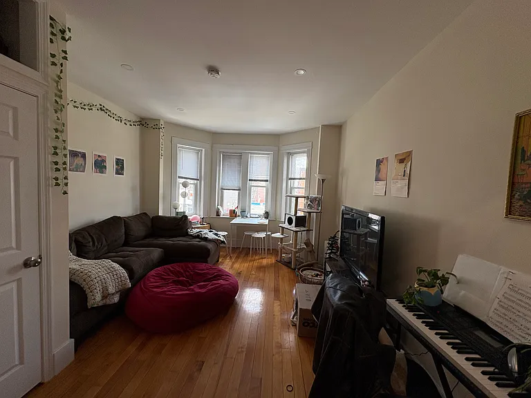 215 Harvard Ave #5 — Photo 2