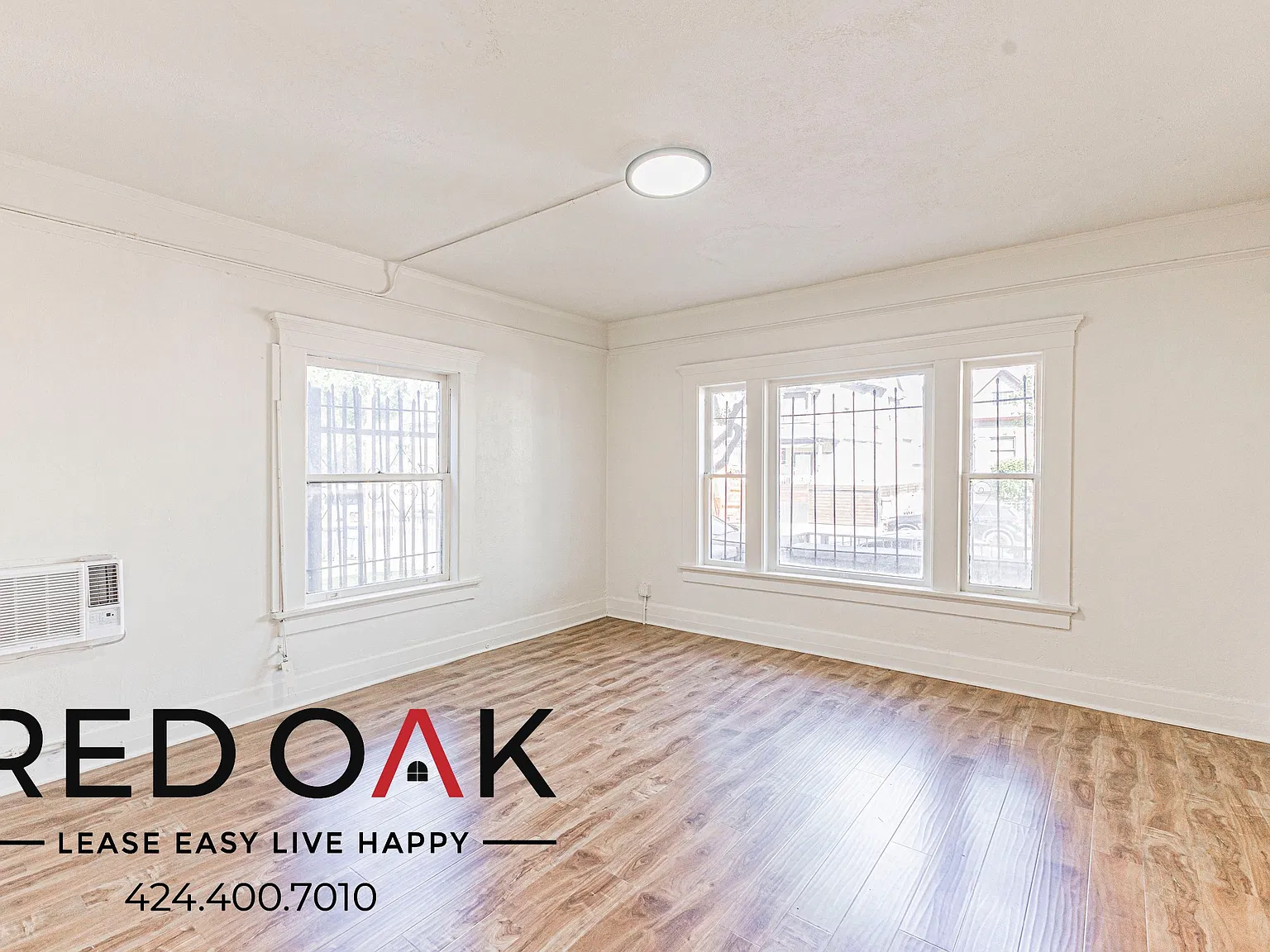 Open 1-Bed with Open Floor Plan, Stainless Steel Appliances, Air Conditioning and On-Site Laundry... — Photo 2
