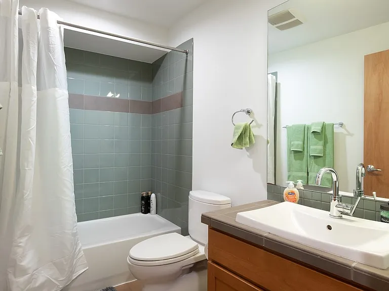 558 Highland Dr — Photo 22