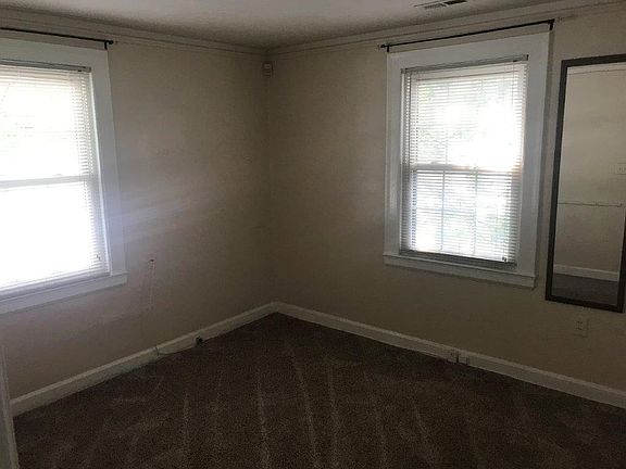 3rd image of 10218 Warwick Blvd #B