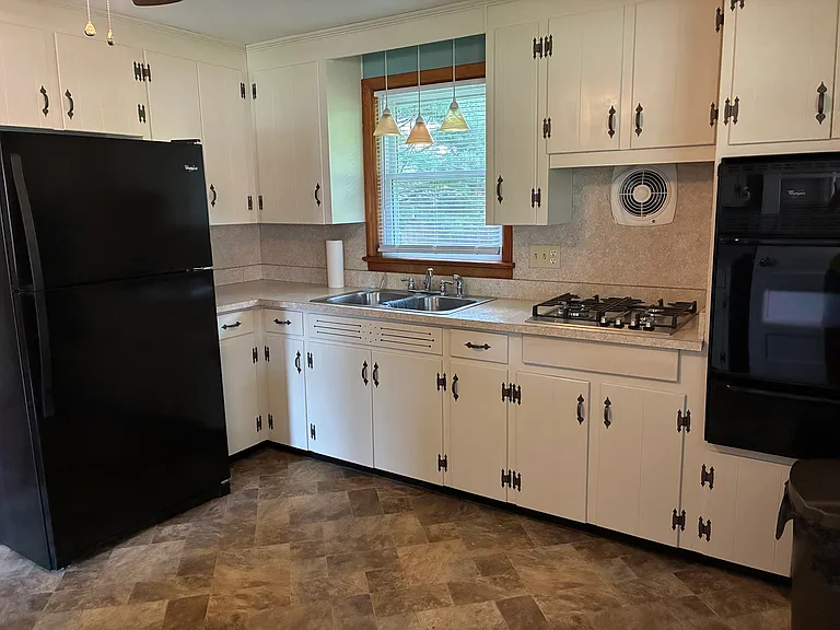 211 Lincoln Dr — Photo 12