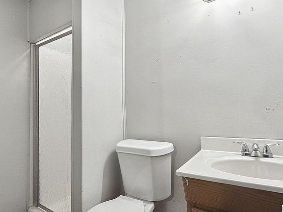 20th image of 9925 Miller Ave