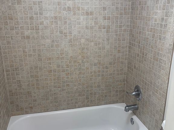 5th image of 515 Basswood Ave #16