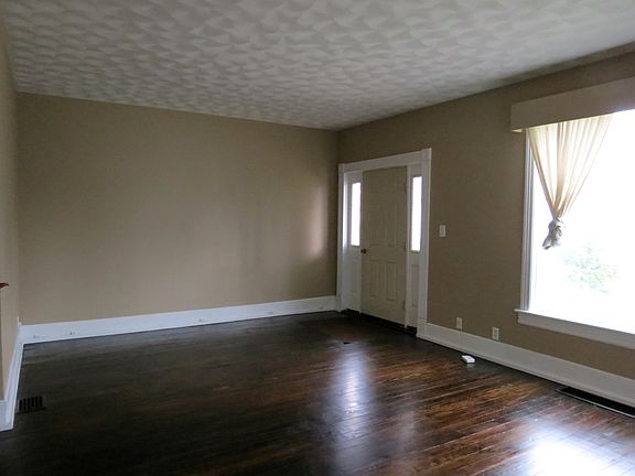 Front Liv.Rm--Open to Dining