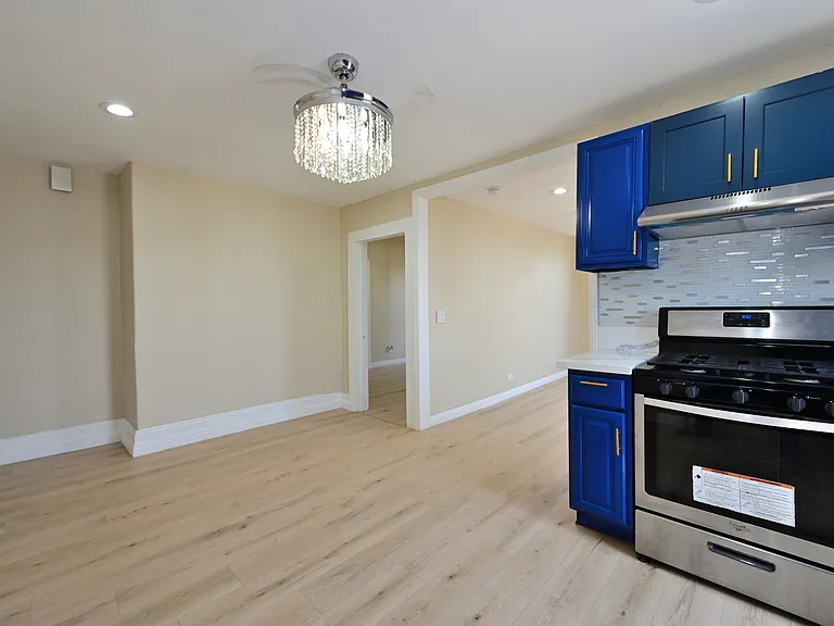 328 E Olive Ave — Photo 6
