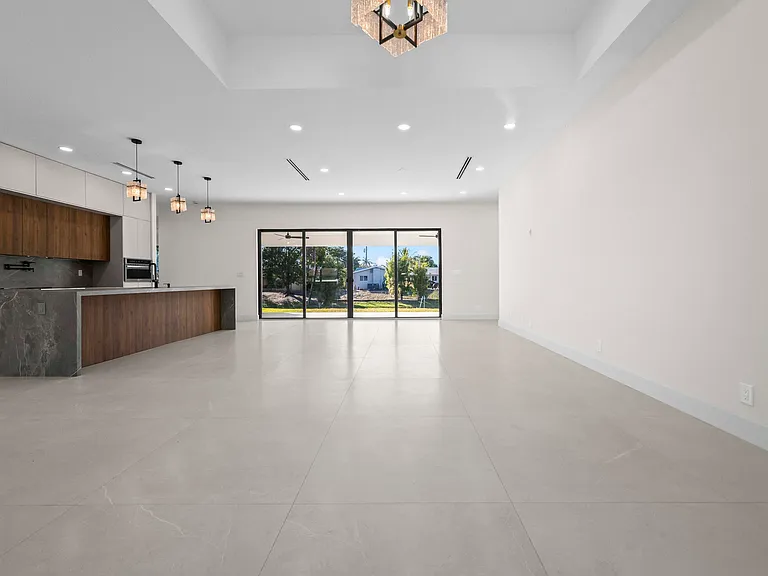 621 NW 42nd Ave — Photo 5