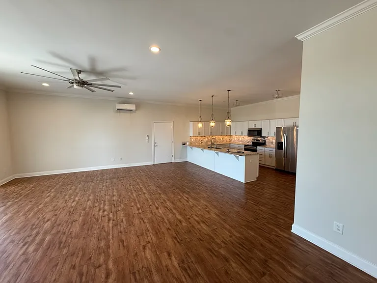 196 W Main St #6 — Photo 16