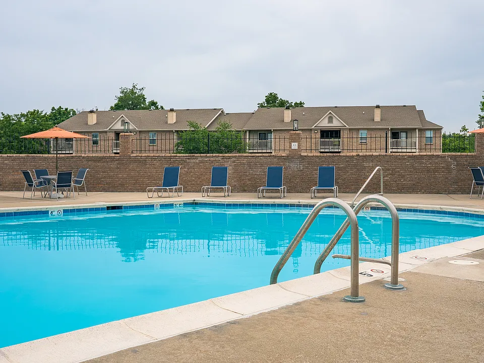Burlington Oaks Apartments