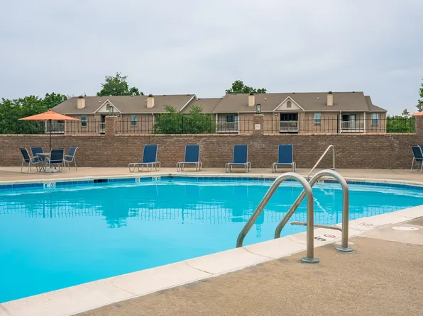 Burlington Oaks Apartments