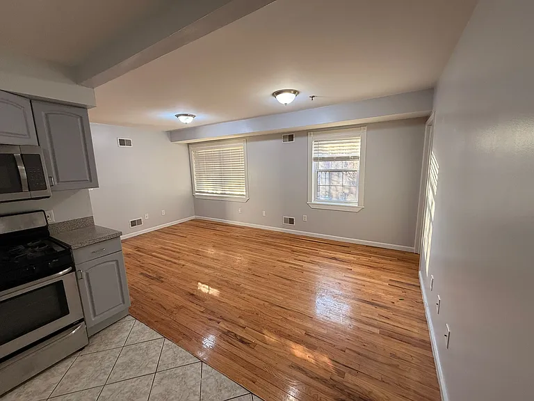 812-14 New York Ave #1E — Photo 2