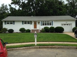 5 Scottie Ct, Hamilton, NJ 08619