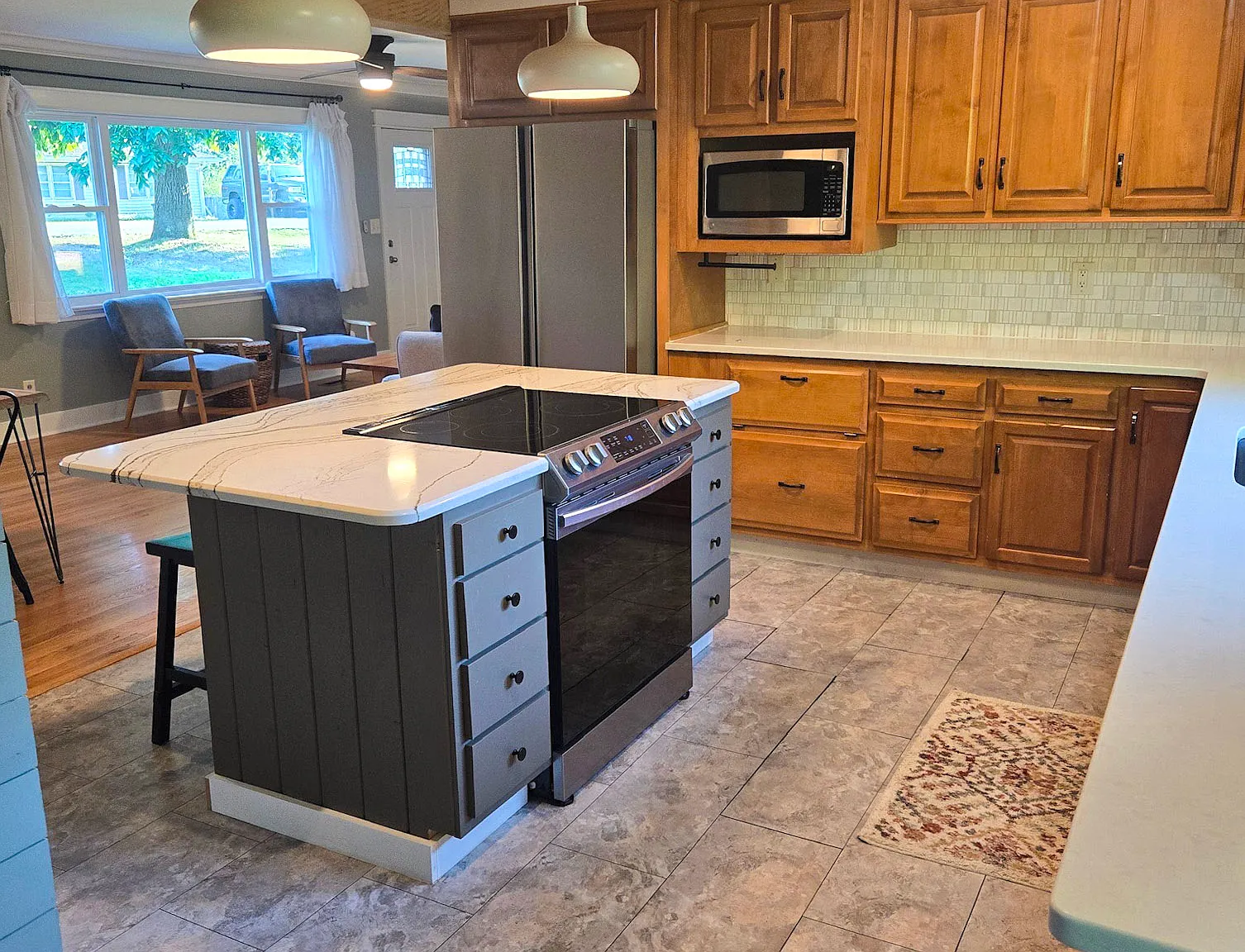 3 bed, 1374 sqft, $2,300 — Photo 4