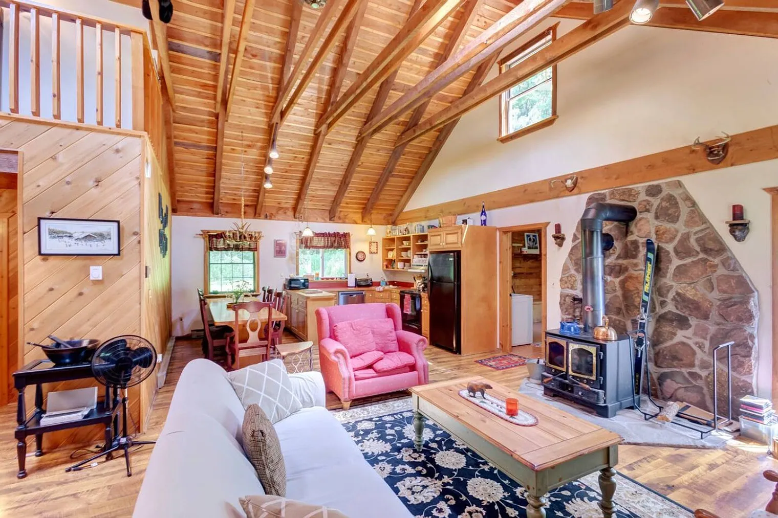 3 bed, 2.0 bath, $4,022 — Photo 2