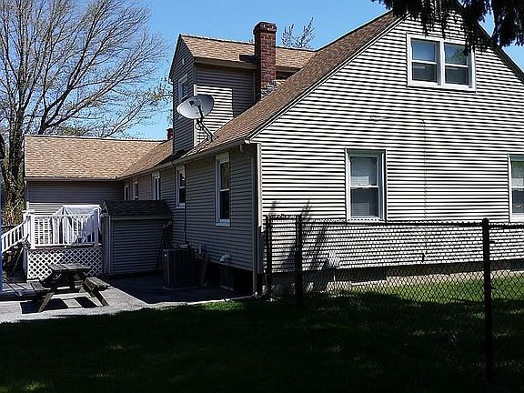 5th image of 17 Glen Forest Ln