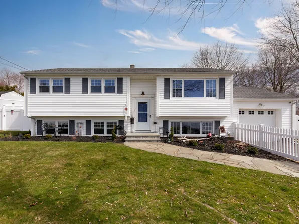 99 Kenneth Circle, Guilford, CT 06437
