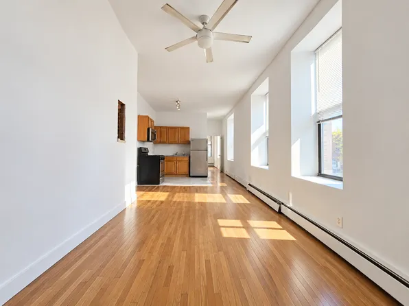 270 Throop Avenue image 1 of 7