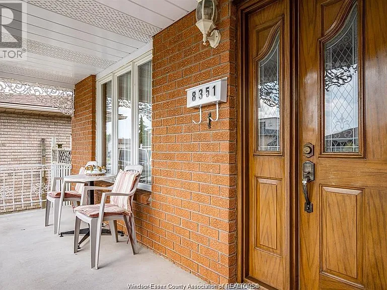 8351 Kingston Cres — Photo 4