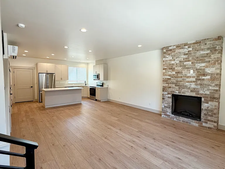 122 N Locust St #2 — Photo 3