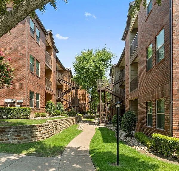 Larkin Apartment Homes — Photo 46