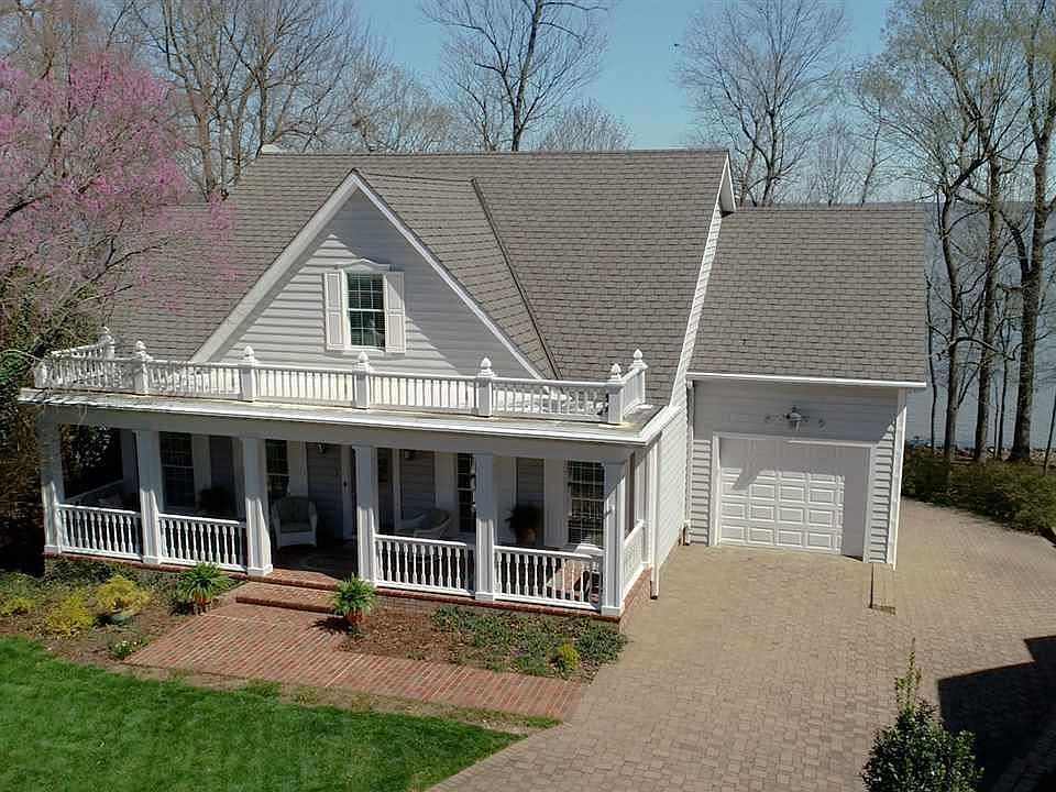 1st image of 725 Bayview Dr