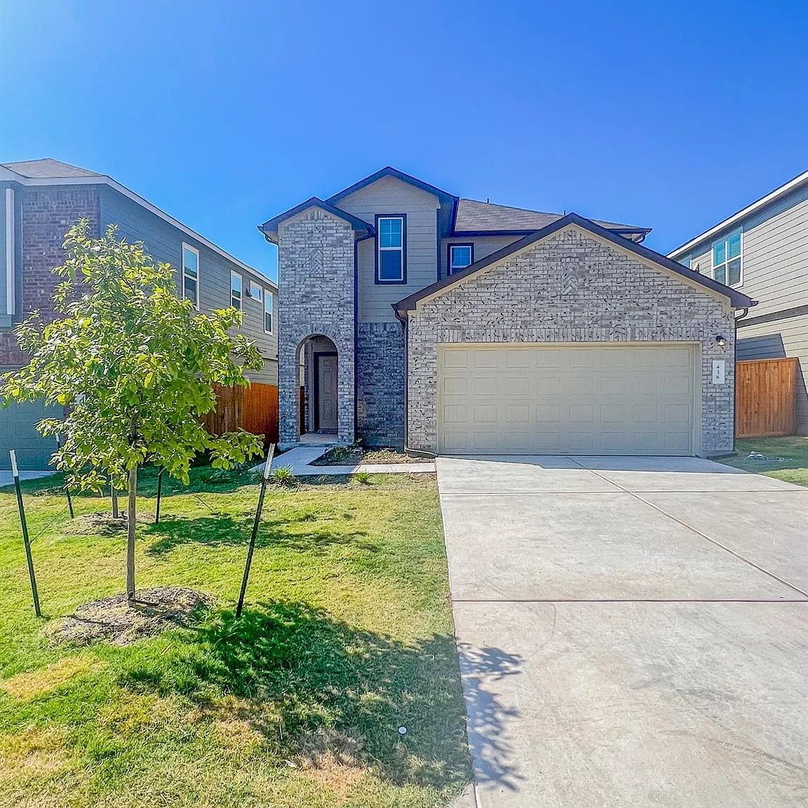 4 bed, 3.5 bath, 2348 sqft, $2,085 — Photo 2
