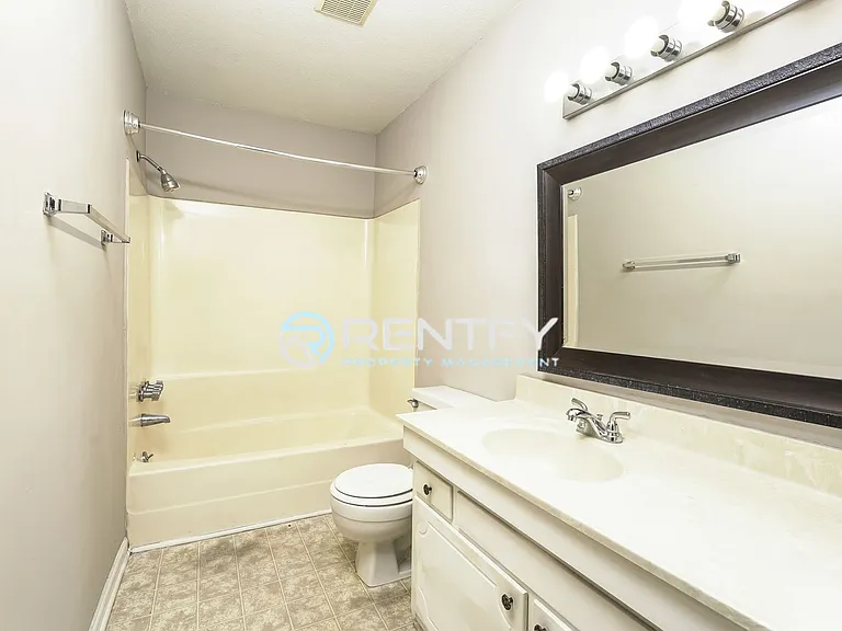 2260 Sunderland Rd — Photo 9