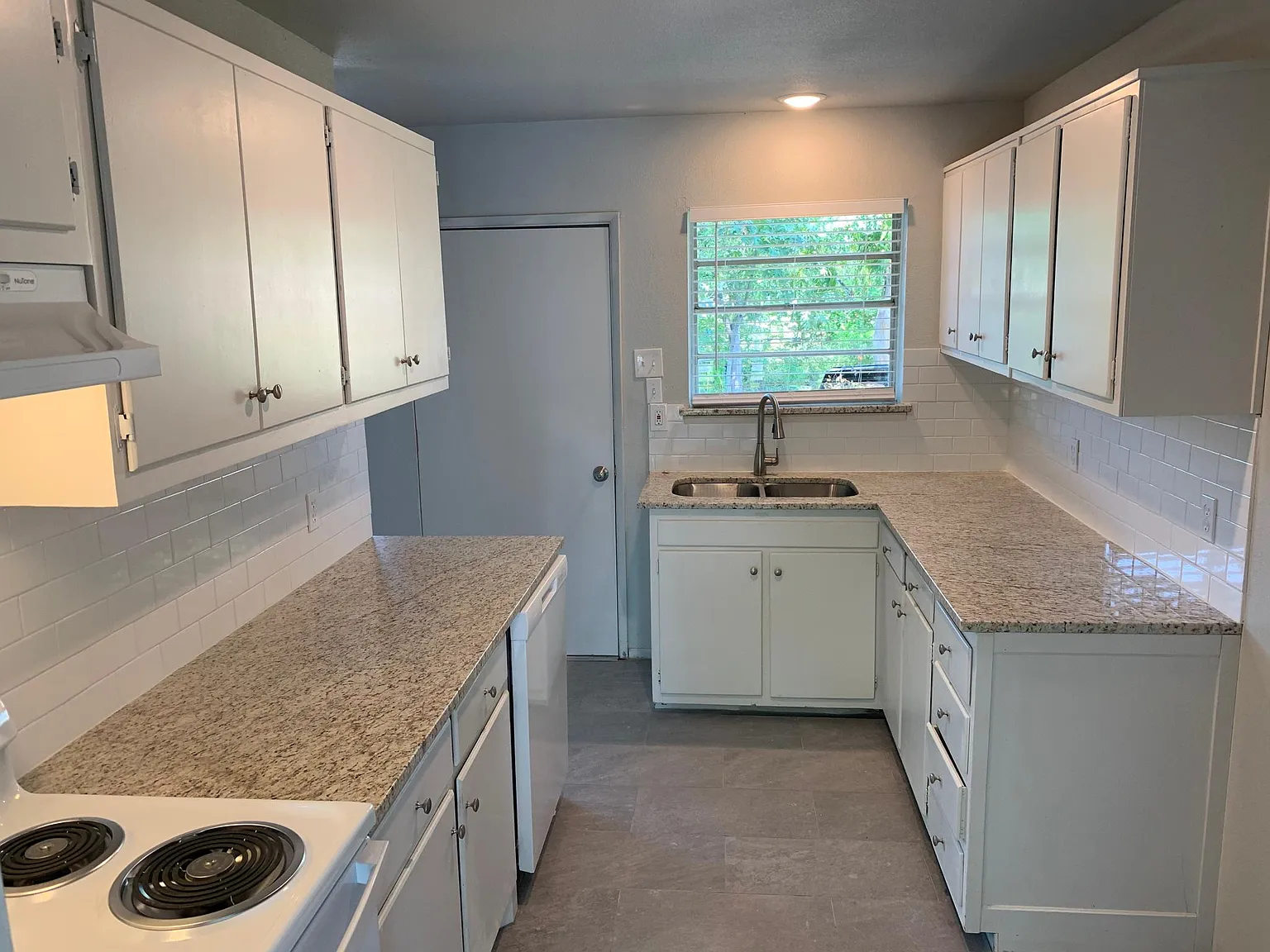 3 bed, 1104 sqft, $1,895 — Photo 2