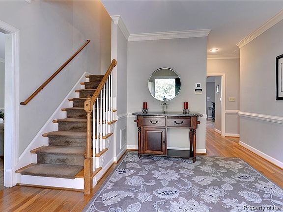 4th image of 165 Wellington Cir