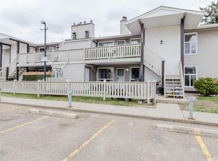 Carriage Court, Edmonton, AB T5Y 2G6
