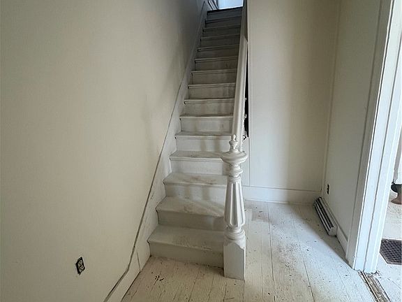 2nd image of 801 Chess St