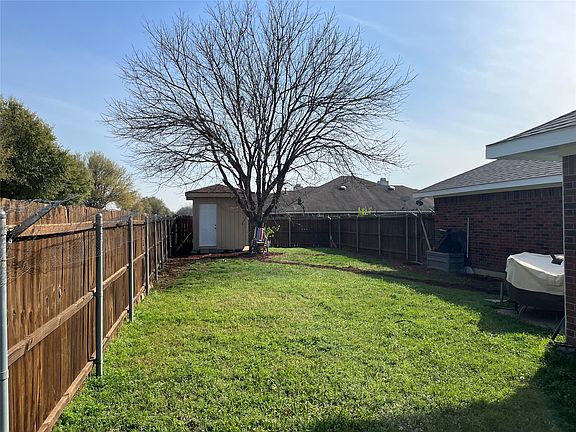 3rd image of 514 Amber Ln