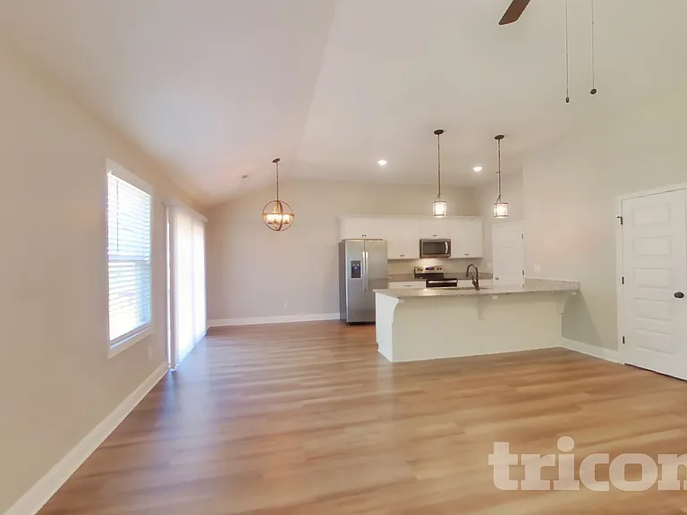 341 Green Hills Dr — Photo 3