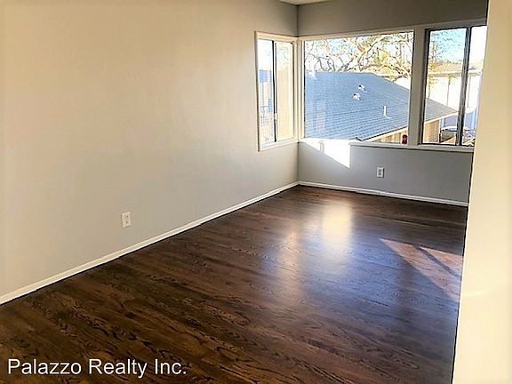 4th image of 446 Gaviota Ave APT 10