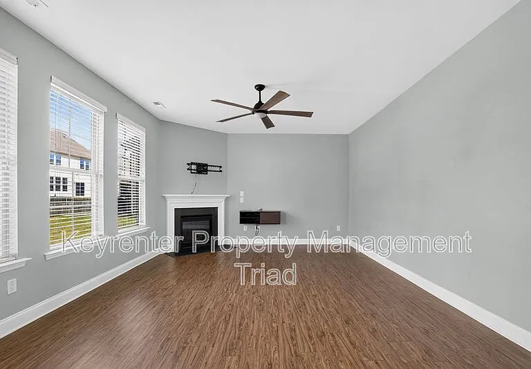 504 Eagles Way — Photo 4