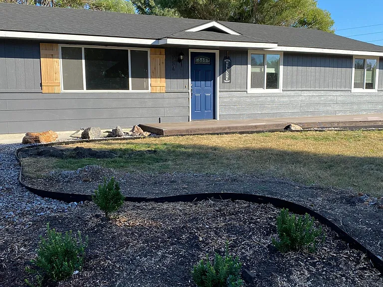 394 S Harlan Pl — Photo 3