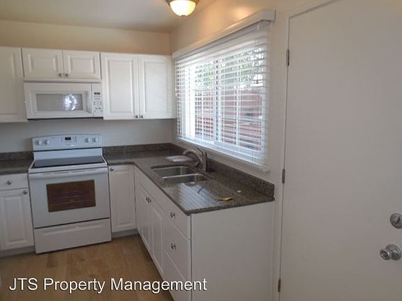 3rd image of 3109 Hampshire Dr