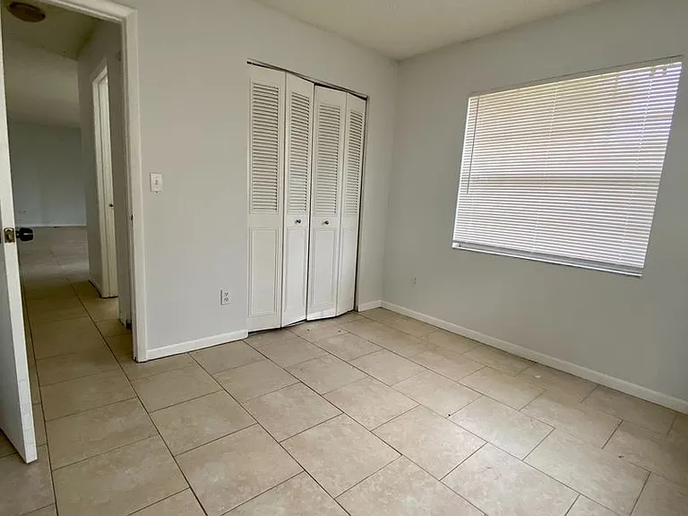 1312 Saxon Blvd — Photo 13