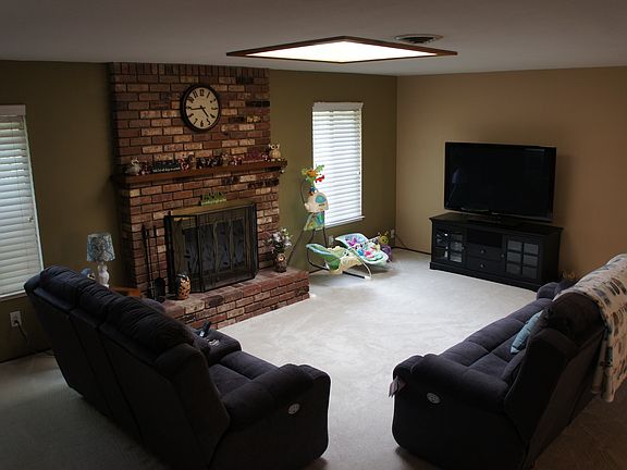 3rd image of 1871 Elliott Dr