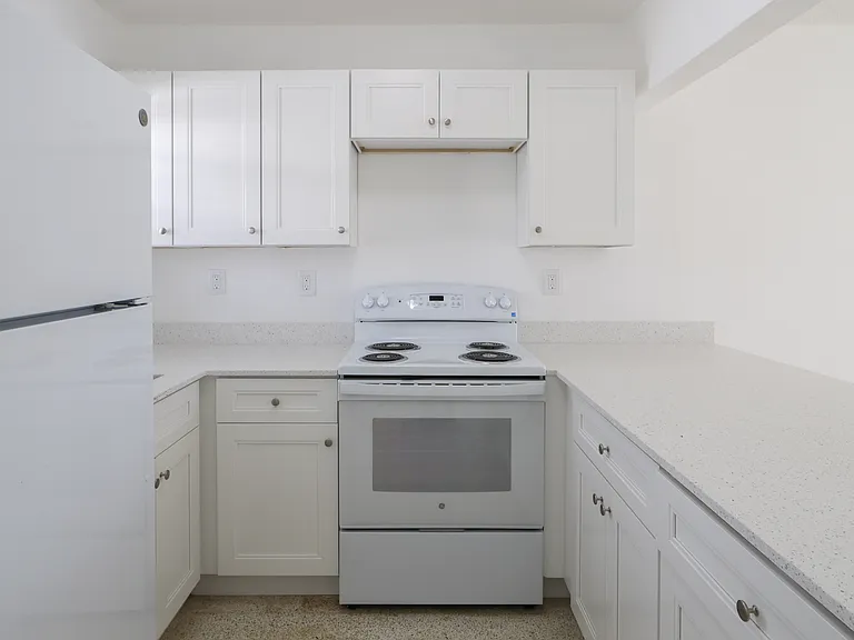 405 W 11th St #12 — Photo 11