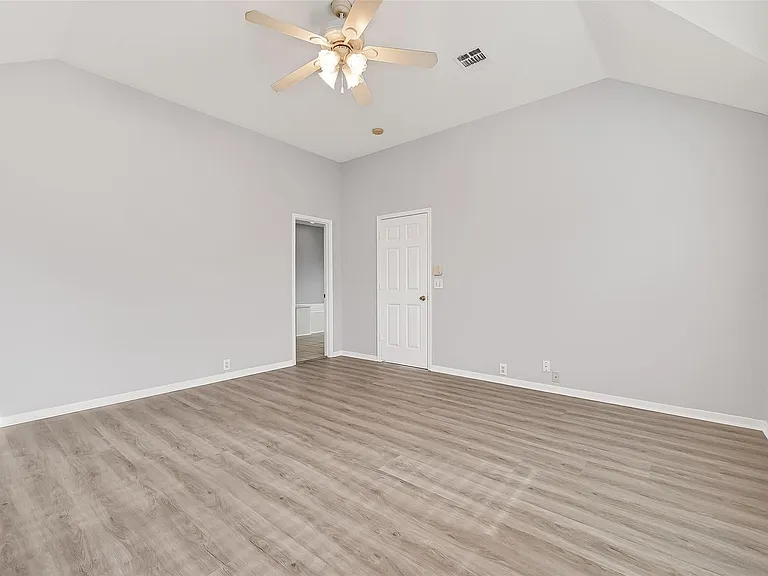 3135 Silver Cedar Trl — Photo 34