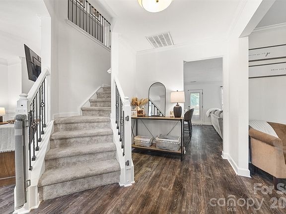 4th image of 102 Nims Spring Dr