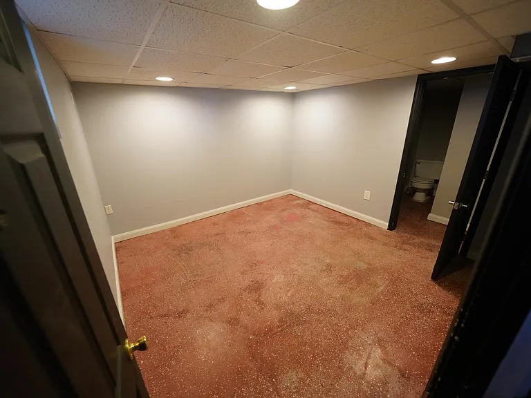 2217 Fort St — Photo 12
