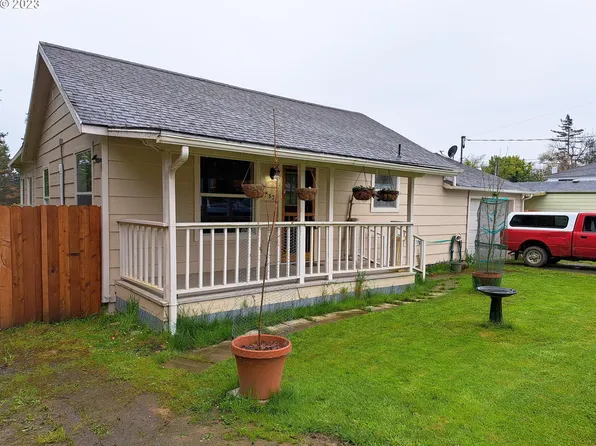 1932 E Willow St, Myrtle Point, OR 97458