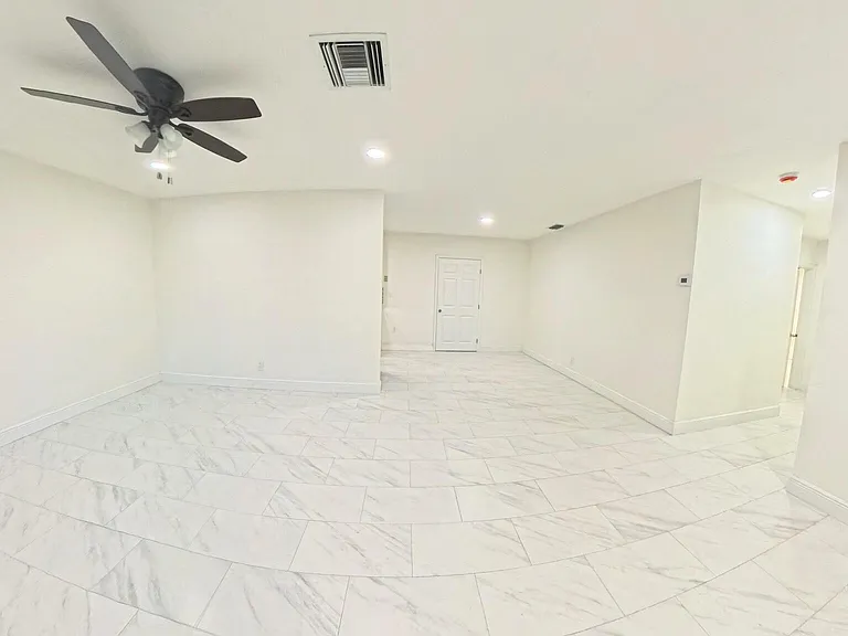 341 Henthorne Dr — Photo 9