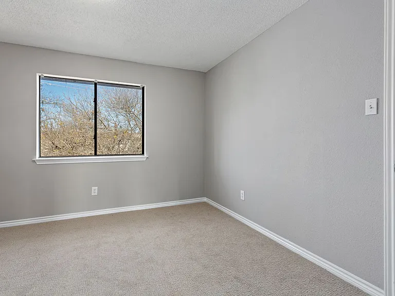 816 Clearwater Trl — Photo 14