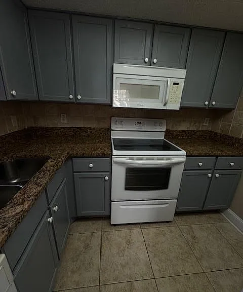1536 SE Royal Green Cir #104 — Photo 19